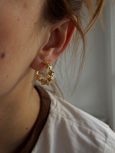 Özel Seri Kıvrımlı Plaka Model Halka Küpe ( İç Çap : 1.5 Cm )