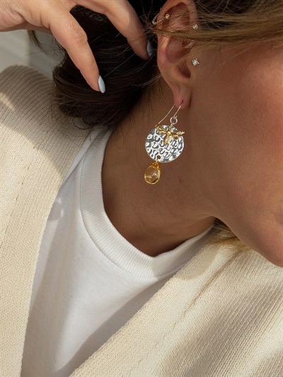 Özel Seri Petek Üzeri Arı Figür Taş Sallantılı Küpe