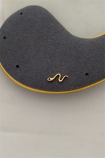 Özel Seri Yeşil Göz Detay Kıvrımlı Yılan Plaka Piercing