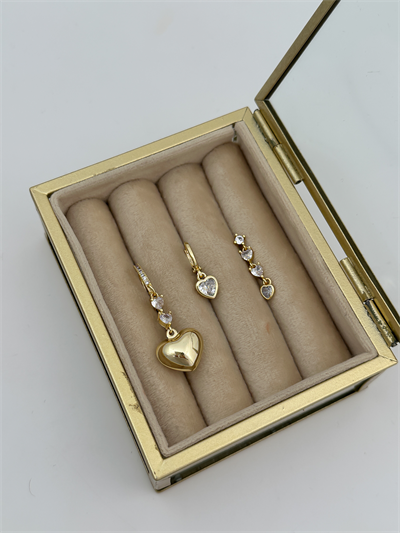 Özel Seri Zirkon Taşlı Kalp Sallantılı Üçlü Set Küpe