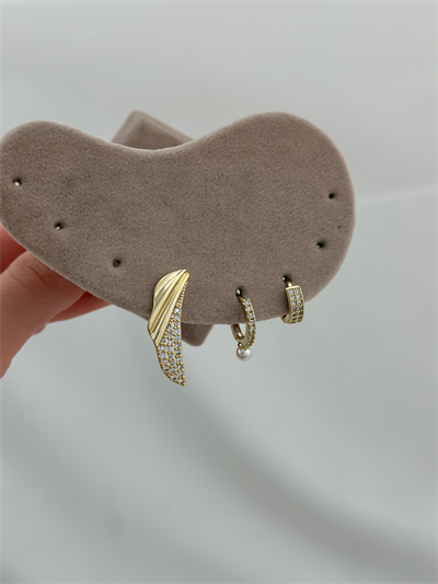 Özel Seri Zirkon Taşlı Kanat Figür İncili Üçlü Set Küpe