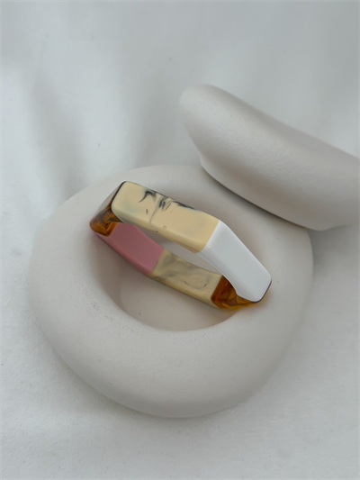 Pembe Detay Üç Renkli Altıgen Kemik Model Bileklik (İç Çap:6.5cm)