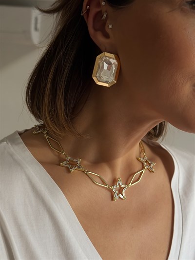 Plaka Kenar Detay Tasarım Kristal Taş Küpe Kombini