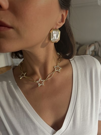 Plaka Kenar Detay Tasarım Kristal Taş Küpe Kombini