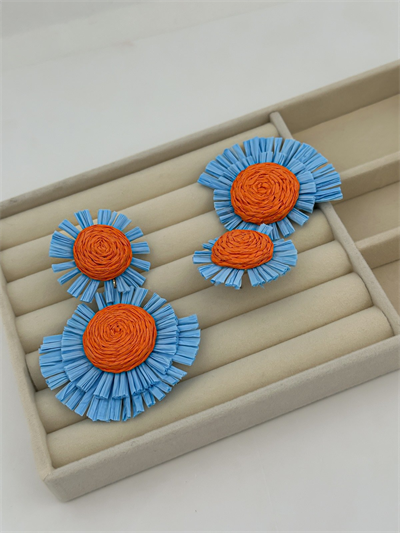 Renkli Hasır Çiçek Figür Küpe