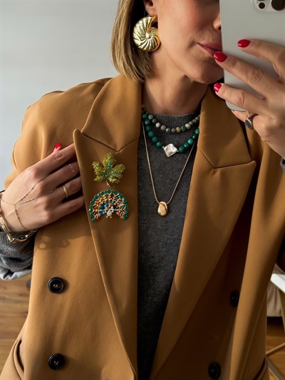 Renkli Taşlı Tavus Kuşu Broş Kombini