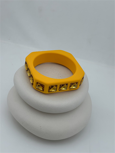 Sarı Kemik Model Kare Kesme Taş Kelepçe Bileklik (6.5 Cm)