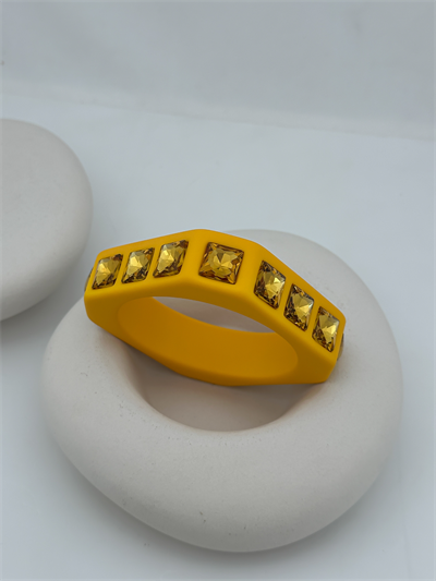 Sarı Kemik Model Kare Kesme Taş Kelepçe Bileklik (6.5 Cm)