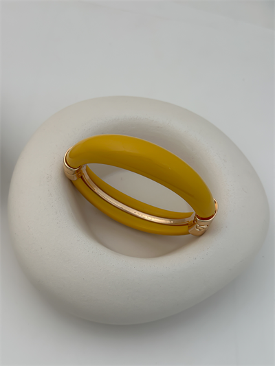 Sarı Renkli Mineli Kemik Gold Plaka Detay Bombeli Kelepçe