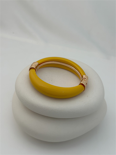 Sarı Renkli Mineli Kemik Gold Plaka Detay Bombeli Kelepçe