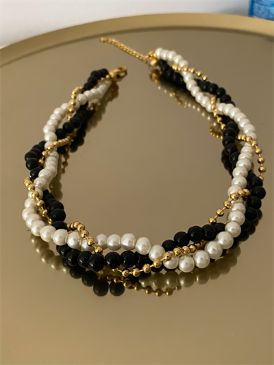 Siyah Beyaz Boncuk Gold Topçuk Detay Örme Model Kolye (48 Cm)