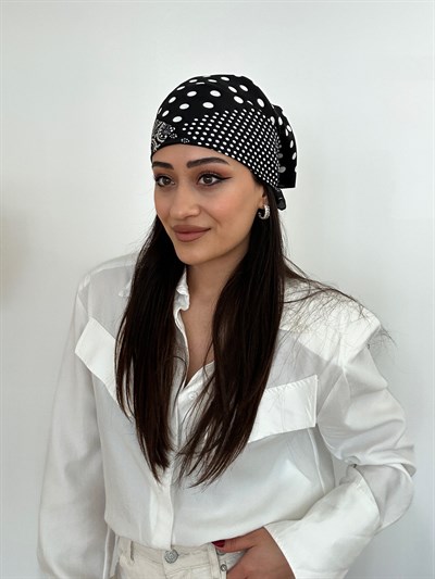 Siyah Beyaz Dörtlü Kare Desenli Fular (70 * 70)