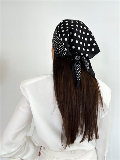 Siyah Beyaz Dörtlü Kare Desenli Fular (70 * 70)