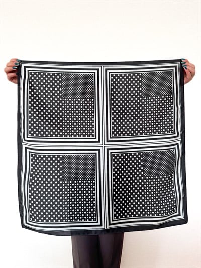 Siyah Beyaz Puantiyeli Patchwork Görünüm Fular ( 70*70 )