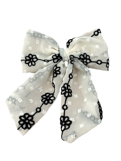 Siyah Çiçek Figür İşleme Bej Renk Fiyonk Toka