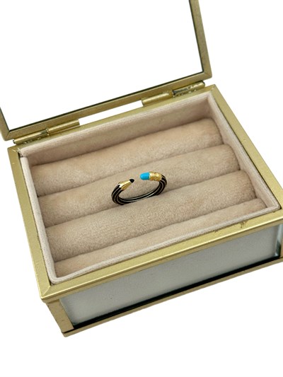 Siyah Kalem Gold Şerit Detay Önden Kapama Yüzük