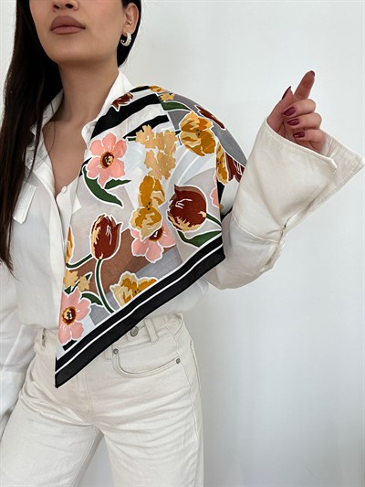 Siyah Kenar Renkli Lale ve Çiçek Figür Desenli Fular (70 * 70)