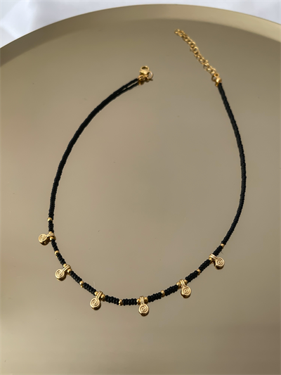 Siyah Kum Boncuk Tel Dolama Sallantılı Kolye (45 Cm)