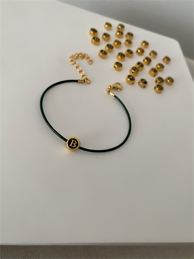 Siyah Mineli Harf Yeşil Deri İp Bileklik ( 21 Cm )