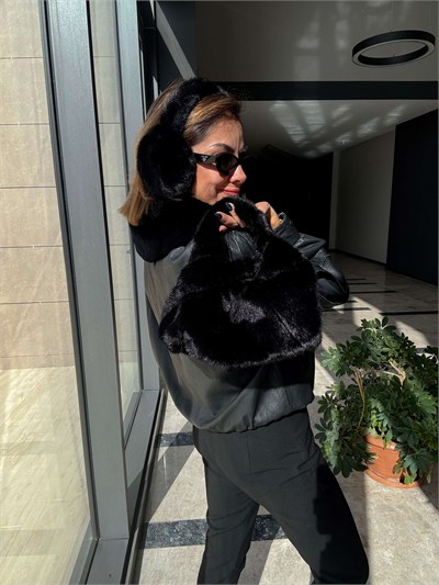 Siyah Peluş Saplı Çanta