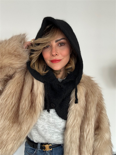 Siyah Renk Yumuşak Dokulu Düğmeli Balaclava
