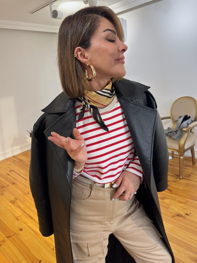 Siyah Şerit Çizgili Marka Model Fular Kombini