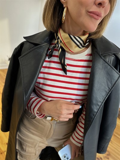 Siyah Şerit Çizgili Marka Model Fular Kombini