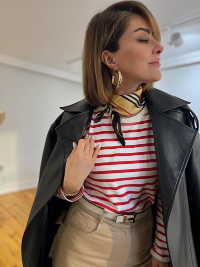 Siyah Şerit Çizgili Marka Model Fular Kombini