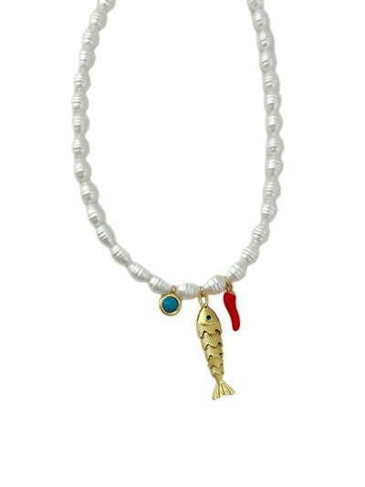 Suni İnci Sıralı Balık Figür Çoklu Charmlı Uç Sallantılı Kolye (48 Cm)