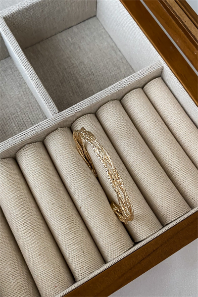 Tırtıklı Örgü Model Kelepçe Bileklik