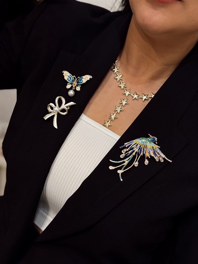 Top İnci Sallantılı Renkli Mineli Kelebek Broş Kombini