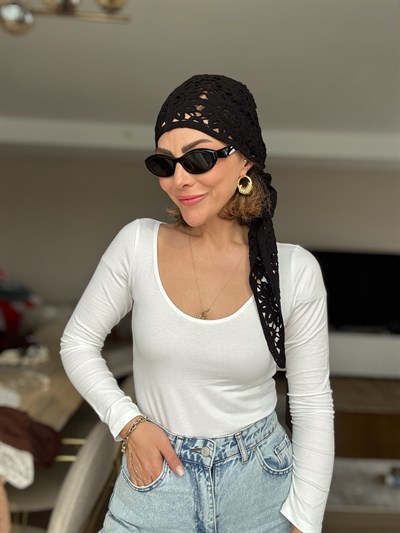 Üçgen Örme Dantelli Siyah Pareo