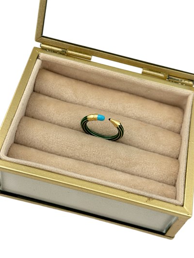 Yeşil Kalem Gold Şerit Detay Önden Kapama Yüzük