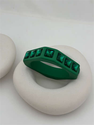 Yeşil Kemik Model Kare Kesme Taş Kelepçe Bileklik (6.5 Cm)