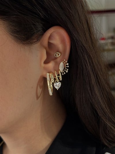 Zirkon Taş Kalp Figür Sallantılı Üçlü Görünüm Plaka Kıvrımlı Küpe Kombini