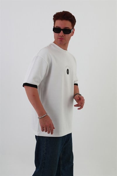 Beyaz Göğüs Baskılı Oversize Unısex T-shirt