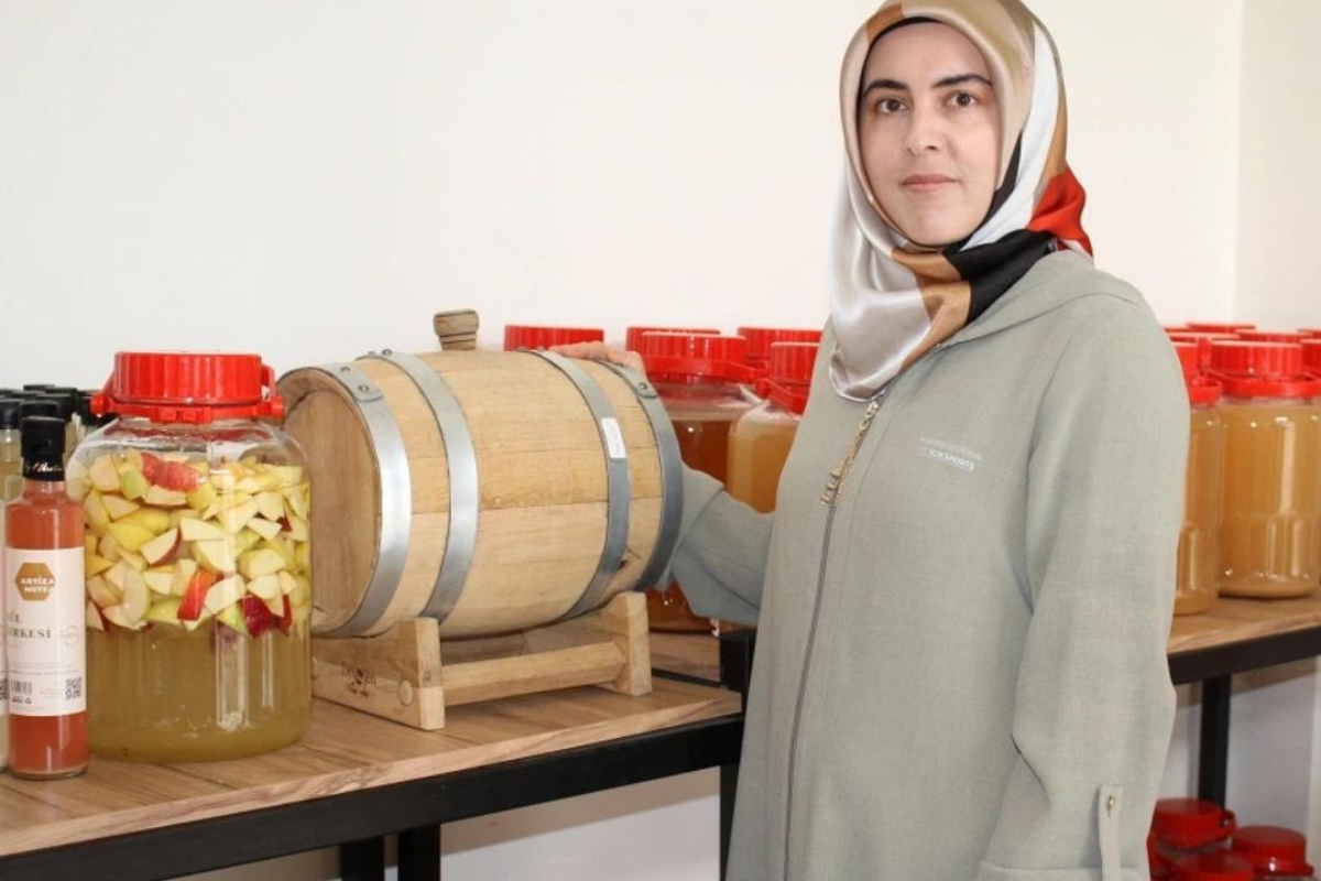 Atölyede röportaj görüntüsü