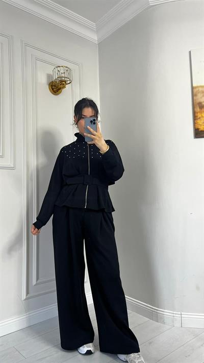 Dik Yaka Fermuarlı Taşlı Kemerli Modal Kumaş Siyah