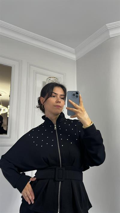 Dik Yaka Fermuarlı Taşlı Kemerli Modal Kumaş Siyah