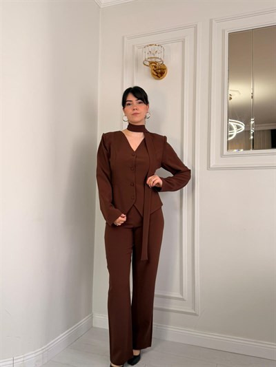 ŞAL DETAYLI BLEZER TAKIM KAHVE