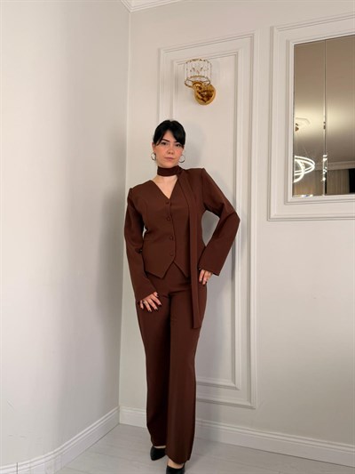 ŞAL DETAYLI BLEZER TAKIM KAHVE