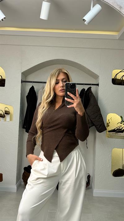 Belden Düğmeli Kazak