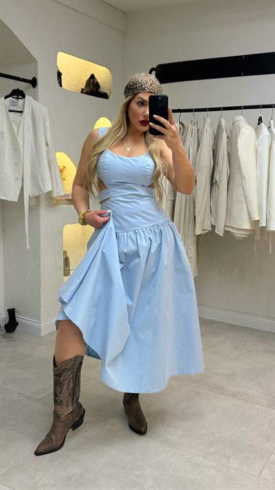 Mavi Sırtı Açık Kuşaklı Elbise