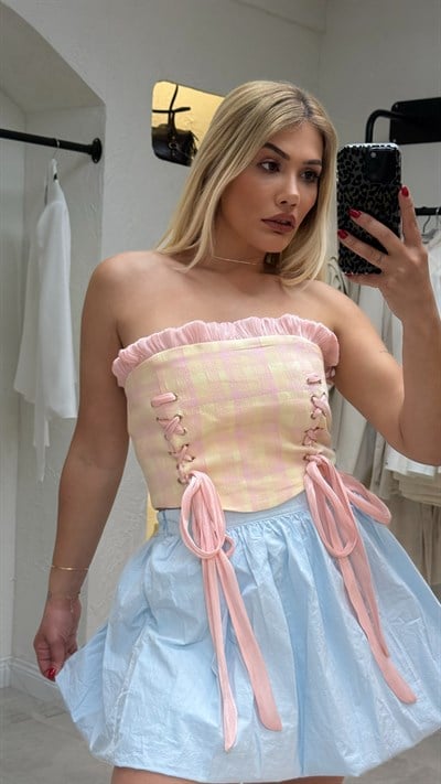 Pembe Ekosel Kurdela Detay Straplez Bluz