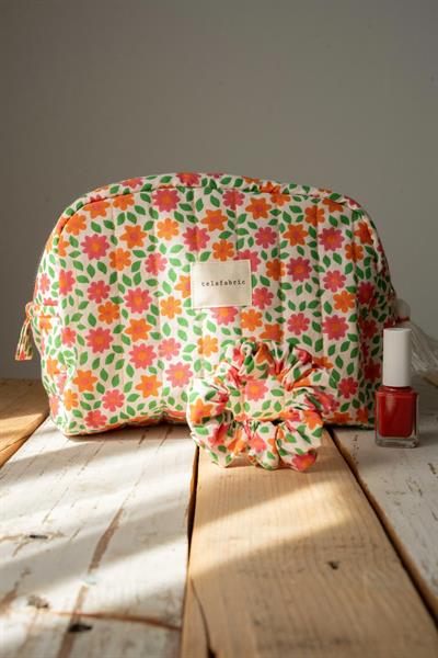 ÇİÇEK DESENLİ KAPİTONE MAKYAJ ÇANTASI ( SCRUNCHIE HEDİYESİ İLE )