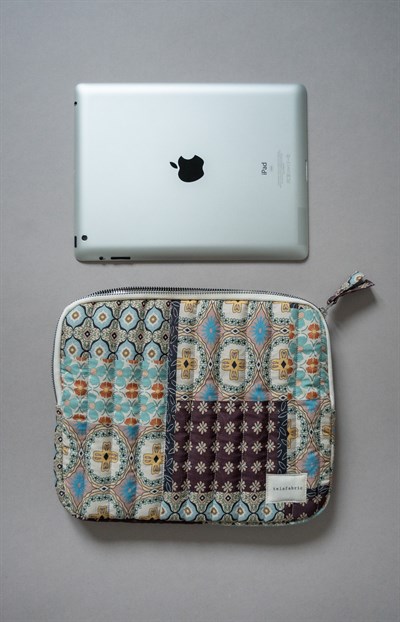 PATCHWORK DESENLİ TABLET ÇANTASI