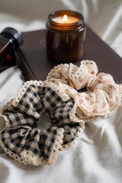 PÖTİKARE & ÇİÇEKLİ İKİLİ LASTİK TOKA (SCRUNCHIE ) SETİ