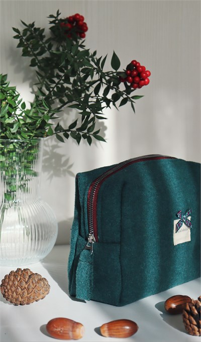 YEŞİL KAŞE MAKYAJ ÇANTASI