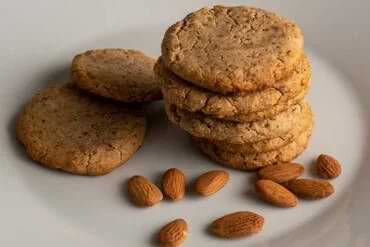 Bademli Unlu Kurabiye İçin Gereken Malzemeler