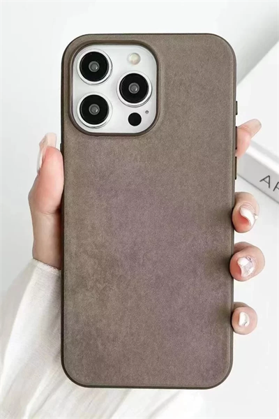 Apple iPhone 15 Pro Kılıf Karen Magsafe Kapak - Kahverengi